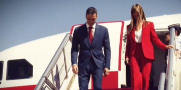 La Justicia autoriza a Begoña Gómez a viajar a Londres para la graduación de su hija, pero le prohíbe ir a la cumbre de la OMT en Turquía