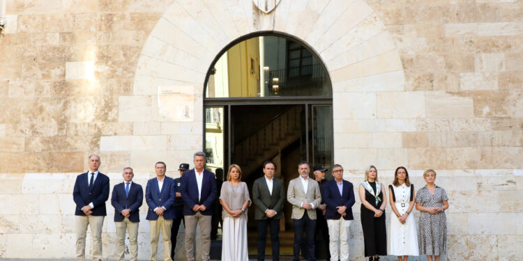 El Consell rinde homenaje a las víctimas del metro en el 20º aniversario de la tragedia del 3J 1 El Consell rinde homenaje a las víctimas del metro en el 20º aniversario de la tragedia del 3J