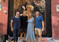 El arte urbano homenajea a la emblemática iluminación de la Falla Cuba-Puerto Rico con un nuevo mural en Russafa