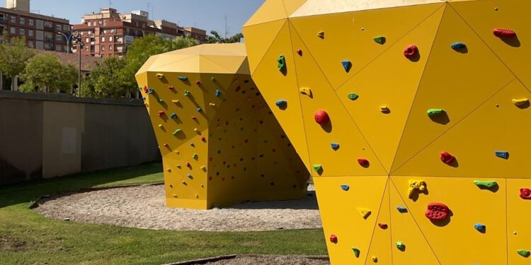 El rocódromo del Parc Central de Valéncia se reabre tras un año cerrado por su mal estado