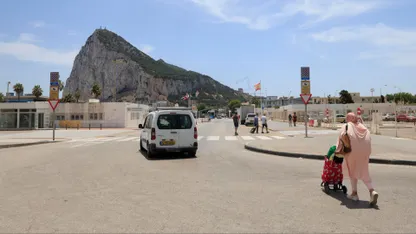Gibraltar derriba su histórica verja y entra en Schengen en una jornada de emoción a ambos lados de la frontera 1 0de1b5c7 2843 4b82 887b 021e420b48bf 16 9 aspect ratio 416w 0