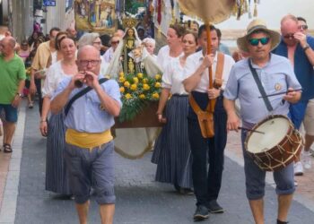 Benidorm rinde un emotivo homenaje a la Virgen del Carmen y a los Caídos en la Mar 16 Benidorm rinde un emotivo homenaje a la Virgen del Carmen y a los Caídos en la Mar