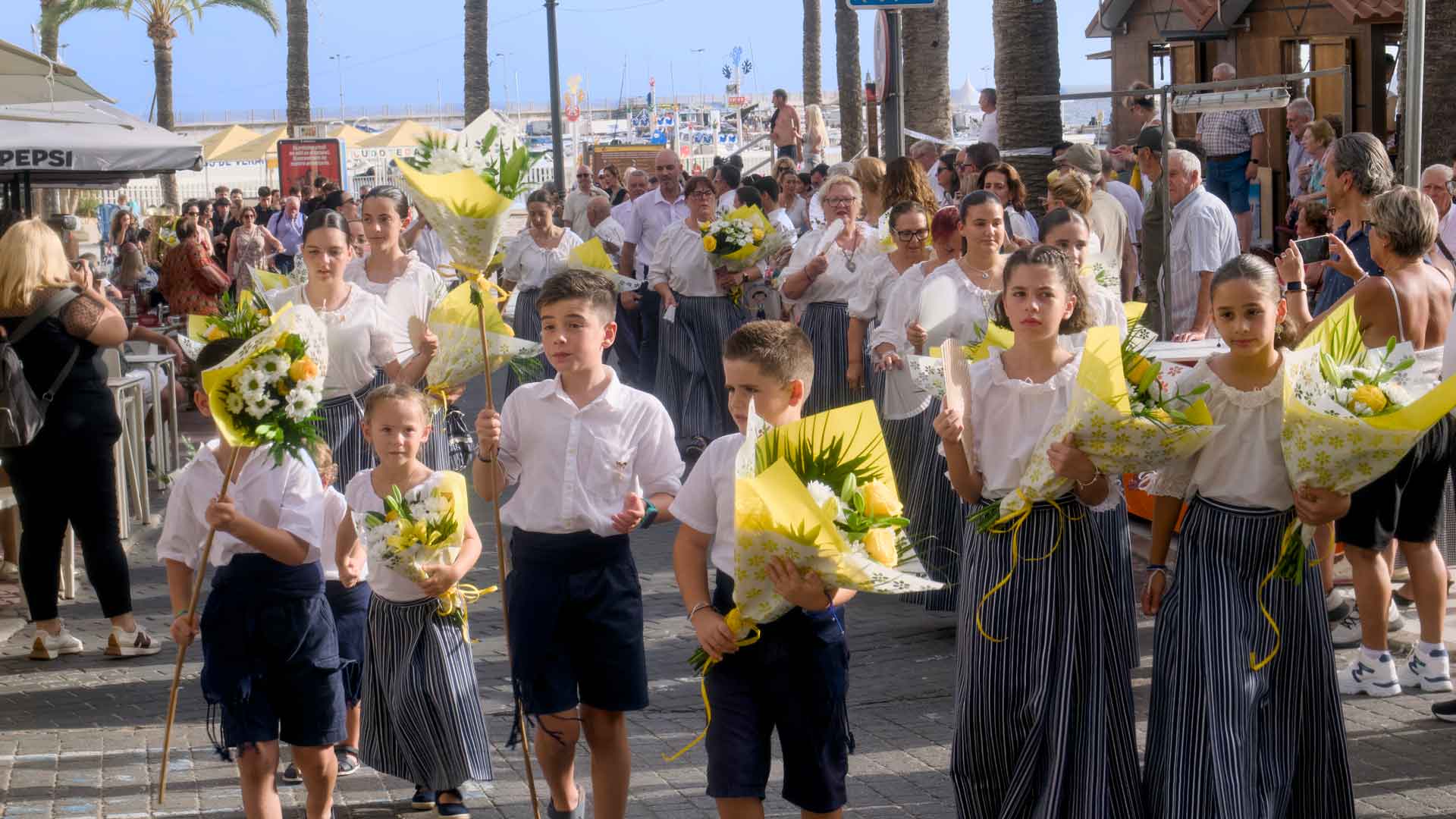 Benidorm rinde un emotivo homenaje a la Virgen del Carmen y a los Caídos en la Mar 2 20260719 fiestas ofrenda carmen 2