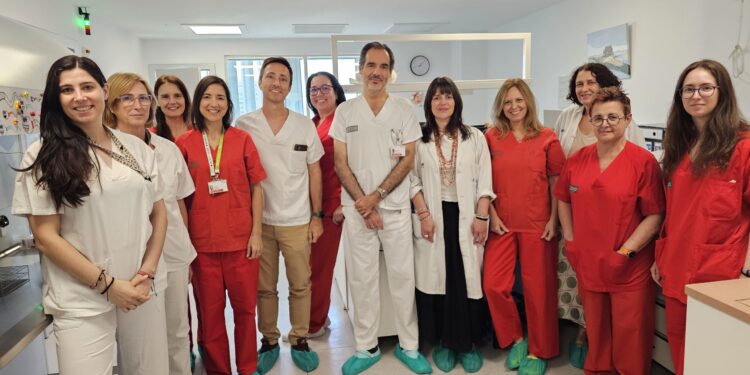 El Hospital Clínico de Valencia consigue un embarazo sin la mutación genética PALB2 gracias a la fecundación in vitro 1 270718 foto equipo diagnostico preimplantacional scaled 1