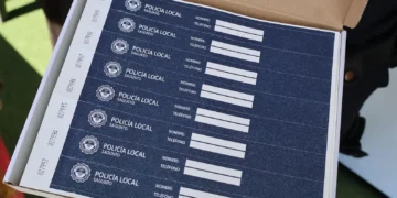 Sagunto repartirá 10.000 pulseras identificativas gratuitas para evitar pérdidas de niños y mayores en la playa