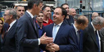 Pérez Llorca y Pedro Sánchez celebran el acuerdo entre Ford y Geely: «Asegura el futuro de Almussafes»