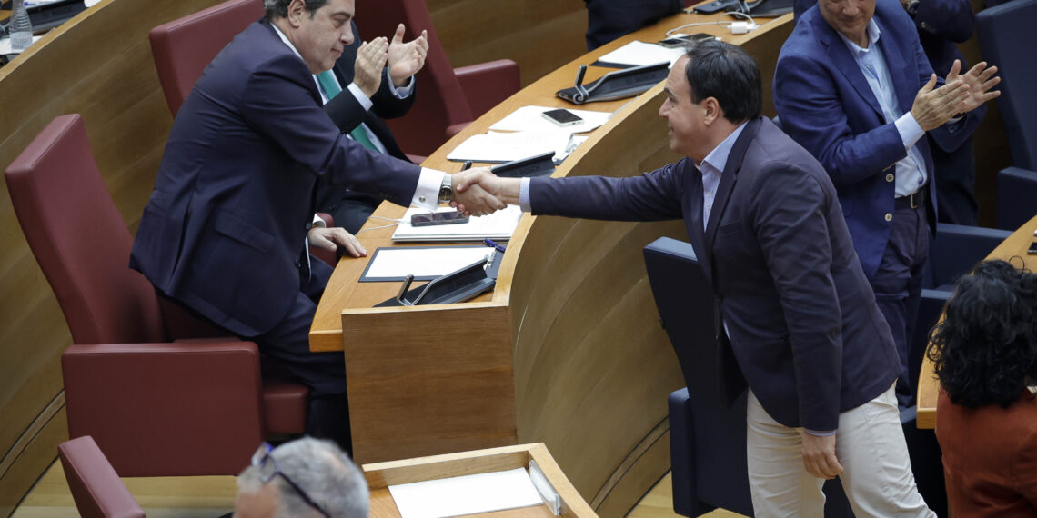 Prioritat Valenciana 1 El sainete de votación sobre la AVL en Corts Valencianes: PP y Vox sacan adelante un aumento de su presupuesto