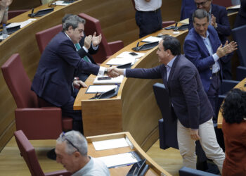 El sainete de votación sobre la AVL en Corts Valencianes: PP y Vox sacan adelante un aumento de su presupuesto