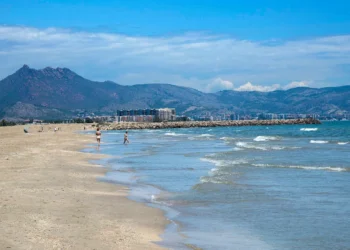 Un misterioso vertido rojizo obliga a cerrar parte de la playa del Serradal en Castellón 14 6b34021a 4dd6 40d6 83f0 1a6ae2acd7ab 16 9 aspect ratio 1600w 0