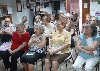 La burocracia amenaza con desahuciar a los "Poetas Unidos": el refugio cultural de la tercera edad, al borde del abismo