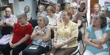 La burocracia amenaza con desahuciar a los "Poetas Unidos": el refugio cultural de la tercera edad, al borde del abismo