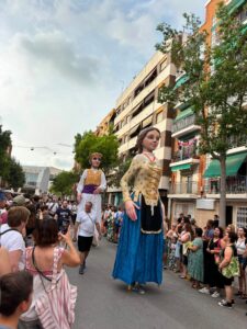 Manises regala su historia en la tradicional Cabalgata de la Cerámica 5 749355057 979902598372517 5326987000142623247 n