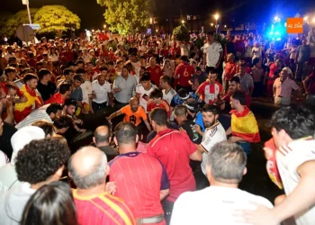 Muere un menor de 13 años tras derrumbarse una fuente durante las celebraciones del Mundial en Salamanca