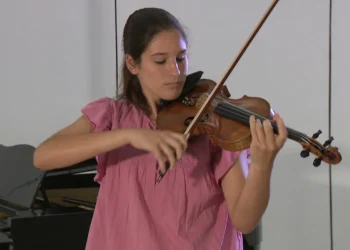 Cecília Arnau, la violinista de Tavernes que ya deslumbra en los escenarios europeos 14 7e9cd1b6 2c90 417d 8e52 8e2ecb21b7c1 16 9 aspect ratio 1600w 0