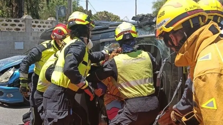 Cinco heridos en un accidente en Mutxamel tras volcar uno de los vehículos 1 9aadb017 1596 4225 9a66 33d9c305d212 source aspect ratio 856w 0