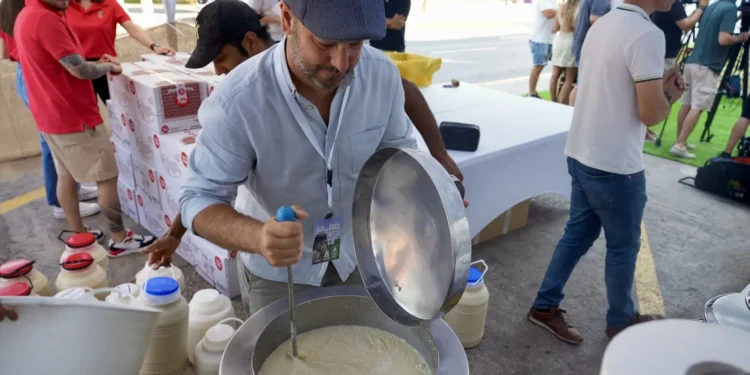 Alboraia vuelve a rendirse a su bebida mas emblematica con mas de mil litros de horchata
