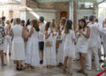 Ambientazo en la Fiesta Blanca del Mercado de Colon scaled 1