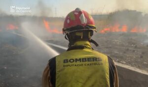 Última hora incendios España: Más de 16.000 evacuados en Castellón 2 BOMBERO DIPUTACION CASTELLON