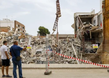 Benetusser derribara el edificio parcialmente colapsado y busca vivienda para las familias afectadas
