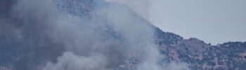 Amplio despliegue de medios aéreos y terrestres para combatir un incendio forestal en Soneja (Castellón)