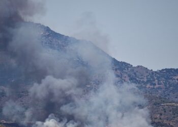 Amplio despliegue de medios aéreos y terrestres para combatir un incendio forestal en Soneja (Castellón) 14 Amplio despliegue de medios aéreos y terrestres para combatir un incendio forestal en Soneja (Castellón)