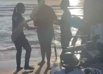 3 bañistas salvados en la Playa de Gandía gracias a la rápida intervención de la Policía Local