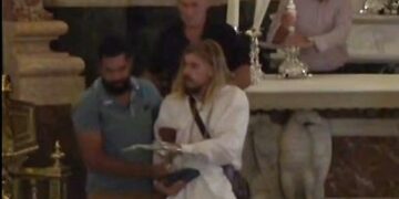 Detenido un hombre tras irrumpir en la Basílica de los Desamparados e intentar robar la Cruz del Altar Mayor
