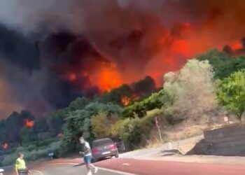 Momento de pánico en Artana: el fuego obliga a cortar la CV-223 en plena evacuación 14 Momento de pánico en Artana: el fuego obliga a cortar la CV-223 en plena evacuación