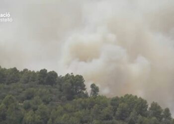 El viento reaviva incendio de la Vall d'Uixó y amenaza el corazón de la Sierra Espadán que ya ha perdido 10.000 hectáreas