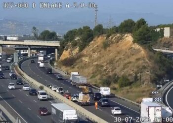 Retenciones kilométricas en la A-7 a la altura de Paterna por un accidente en sentido Alicante 15 Retenciones kilométricas en la A-7 a la altura de Paterna por un accidente en sentido Alicante