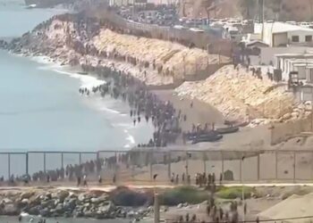 Ceuta se desborda tras una entrada masiva de miles de migrantes mientras aumenta la tensión local y la presión sobre el Gobierno 14 Ceuta se desborda tras una entrada masiva de miles de migrantes mientras aumenta la tensión local y la presión sobre el Gobierno
