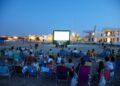 El cine regresa a la arena: la Diputació de València llevará 46 proyecciones nocturnas a 23 playas de la provincia