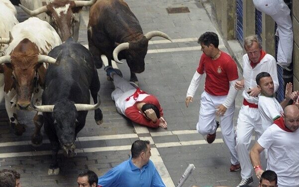 Un vecino de Moixent, entre los cinco trasladados al hospital tras el sexto encierro de San Fermín 1 Encierro de ayer