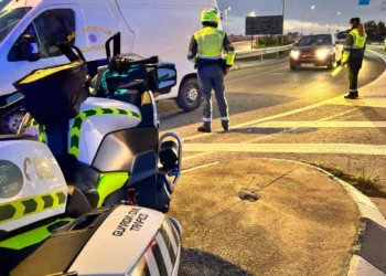 Las multas de tráfico se disparan en la Comunitat Valenciana: las razones detrás del aumento de las sanciones 19 Guardia Civil trafico 1