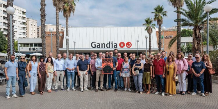 Los usuarios de Cercanías Valéncia se plantan contra el caos ferroviario con la campaña '#LaEsperaInfinita' 1 Los usuarios de Cercanías Valéncia se plantan contra el caos ferroviario con la campaña '#LaEsperaInfinita'
