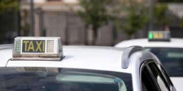 El Defensor del Pueblo investiga a doce municipios de Murcia por vetar las licencias de taxi a personas con VIH