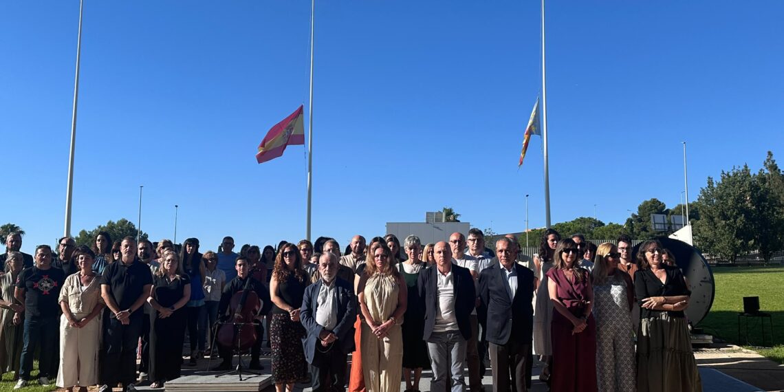 El personal de À Punt rinde homenaje a las víctimas del accidente de metro de Valéncia en su vigésimo aniversario 1 El personal de À Punt rinde homenaje a las víctimas del accidente de metro de Valéncia en su vigésimo aniversario
