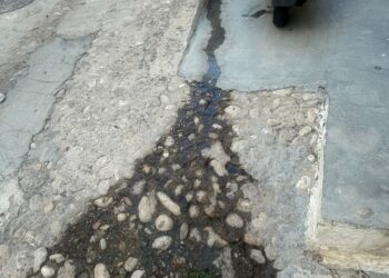 Vecinos del casco antiguo de Xàtiva denuncian una crisis sanitaria por filtraciones de aguas fecales