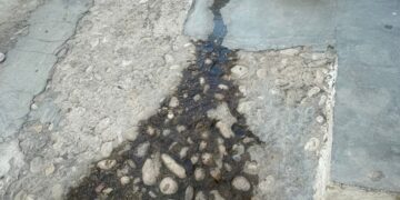 Vecinos del casco antiguo de Xàtiva denuncian una crisis sanitaria por filtraciones de aguas fecales