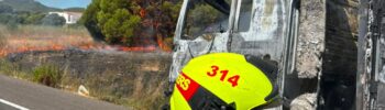 Un camión incendiado en la AP-7 desata un fuego forestal en Peñíscola y obliga a cortar el tráfico
