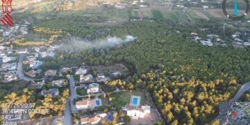 Rápida intervención de los equipos de emergencia logra extinguir un incendio forestal en Xàbia