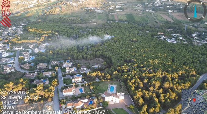 Rápida intervención de los equipos de emergencia logra extinguir un incendio forestal en Xàbia 1 Rápida intervención de los equipos de emergencia logra extinguir un incendio forestal en Xàbia