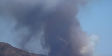 Alarma en Castellón ante la "evolución negativa" del incendio de Soneja: el fuego avanza sin control favorecido por el calor extremo