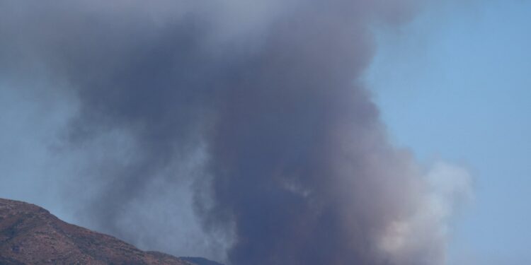 Alarma en Castellón ante la "evolución negativa" del incendio de Soneja: el fuego avanza sin control favorecido por el calor extremo