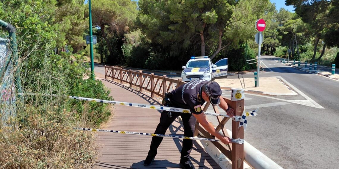 La Policía Local de Valencia cierra los accesos a la Devesa de El Saler por riesgo extremo de incendios 1 La Policía Local de Valencia cierra los accesos a la Devesa de El Saler por riesgo extremo de incendios