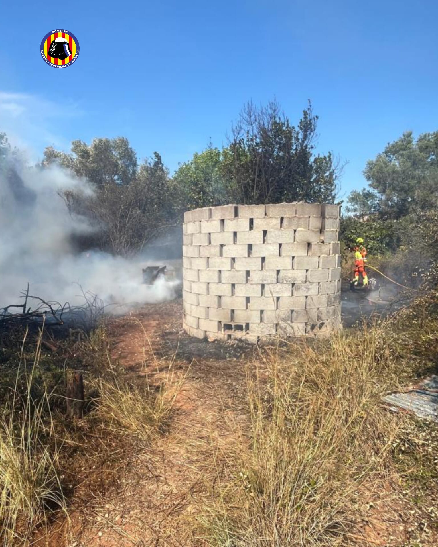 La ola de calor y las tormentas eléctricas saturan a los bomberos en Valencia con 25 incendios en un solo día 3 HMpYV9lXoAEKD i