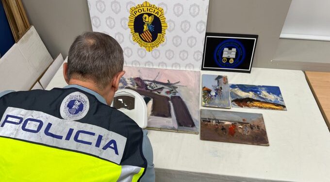 La Policía de la Generalitat destapa una red de venta de arte falso en internet e investiga a un sospechoso 1 La Policía de la Generalitat destapa una red de venta de arte falso en internet e investiga a un sospechoso