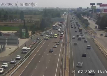 Un accidente en la V-31 a la altura de Alfafar provoca kilómetros de retenciones