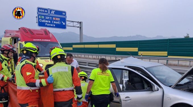 Un grave accidente de tráfico en la A-38 a la altura de Cullera moviliza a los servicios de emergencia 1 Un grave accidente de tráfico en la A-38 a la altura de Cullera moviliza a los servicios de emergencia
