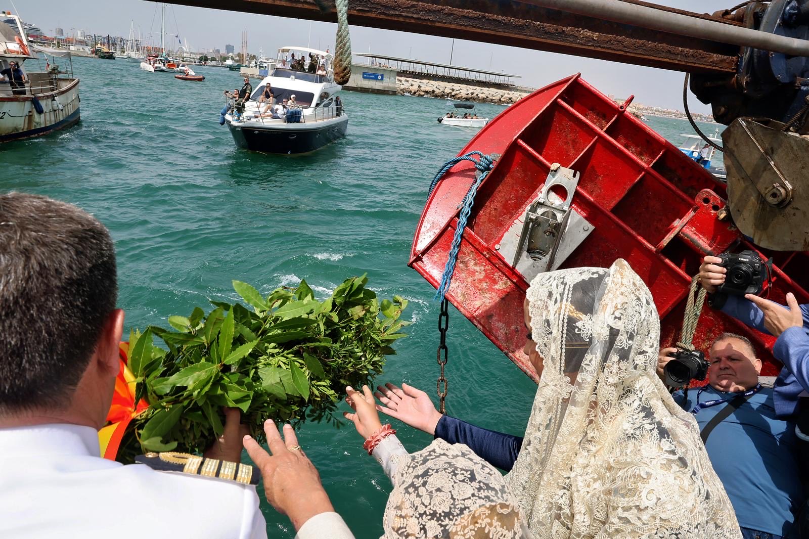 Los pescadores y marineros de Valencia honran a la Virgen del Carmen 8 HNWZvVkWgAEs4oq